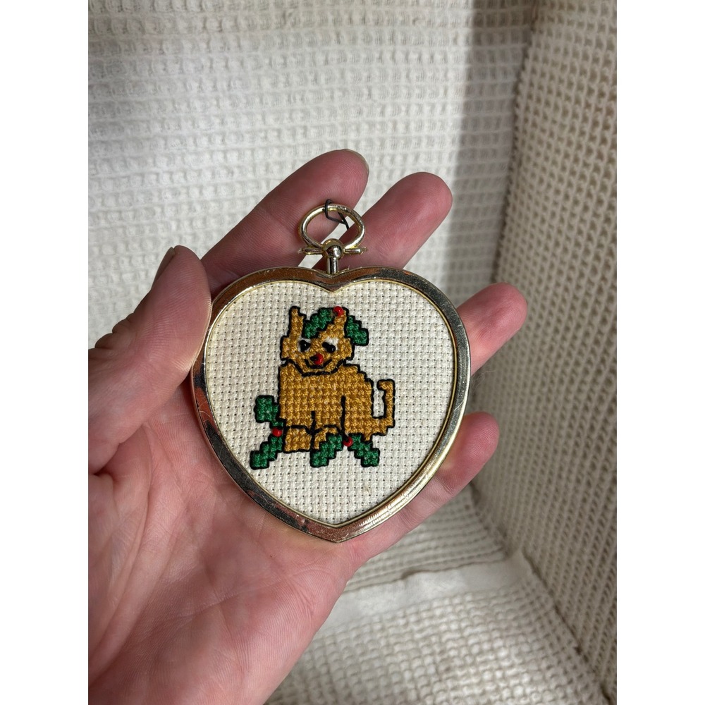 Vintage Kitschy Unbranded Heart Cat Lion Needlepoint Ornament OS Gold Yellow